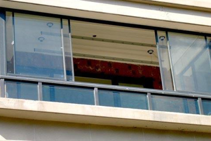 阳台塑钢窗有异味怎么办