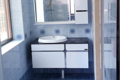 蓝色卫生间瓷砖搭配技巧是什么