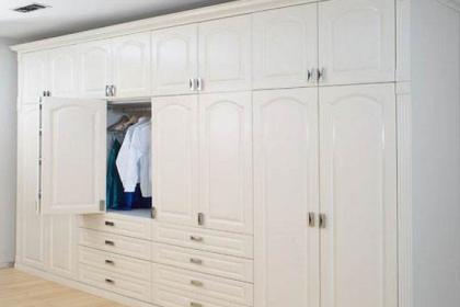 白色欧式衣柜设计方法，欧式衣柜设计搭配